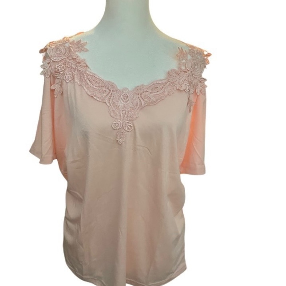 Cold shoulder lace trim top NWOT